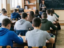 МОН: Около 7000 зрелостници се явяват на матура утре