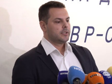 "Показване на клипове с нецензурно съдържание и оръжия": Задържах...