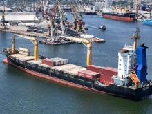 Дрон удари турски контейнеровоз в Черно море, изчезна моряк
