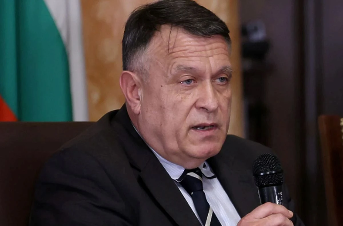 Просветният министър за убийството на Георги Кузев: Не може да говорим за скъсване на връзката между училище и родители
