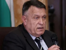 Просветният министър за убийството на Георги Кузев: Не може да говорим за скъсване на връзката между училище и родители