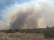 Пожар между хасковските села Любеново и Динево, вятърът насочва огъня към село Криво поле