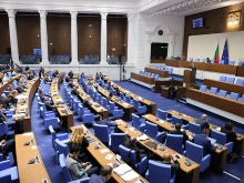 Парламентът реши: Тестове за почтеност за държавните служители и до 2 дни "хоум офис"