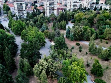 Родители от Велико Търново алармираха за забрана за колелета и тротинетки в един от парковете, Общината ги опроверга