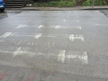 Голяма част от пешеходните пътеки край училищата, градините и яслите във Велико Търново са увредени