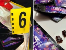 Близо 2 кг бонбони с психоактивно вещество и марихуана бяха иззети при акция в Пловдив