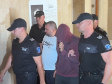 Подводните каналджии, закопчани в Бургаско, остават в ареста