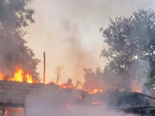 Пожар едва не изпепели къща във великотърновско село тази нощ, изгорели са около 200 кв. м. покрив