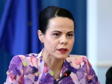 Здравният министър: МЗ изпраща правила за коригиране на е-досие при осиновяване