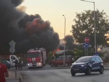 Пожар пламна в квартал "Кайсиева градина" във Варна