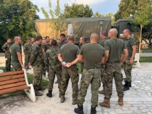 За пореден ден военнослужещи от Сухопътните войски помагат в Струмяни