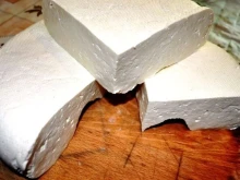 Депутат от ПБ: Не може продукт с 60% вода да се нарича "сирене"