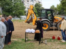 Лечебни заведения "Медика" започнаха изграждането на първия по рода си в Русе 4-етажен подземен паркинг