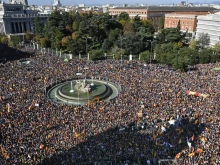50 000 души се събраха в Мадрид, за да протестират срещу миграционната криза в Сеута
