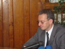 Александър Долев се връща на работа в София