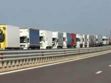 Ограничават движението на тировете по магистралите за почивните дни около 6 септември