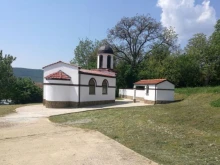Старозагорското село Пряпорец посреща празника си с нов площад, музика и хора