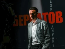 Бербатов се среща с децата на Благоевград в родното си училище преди премиерата на спектакъла си