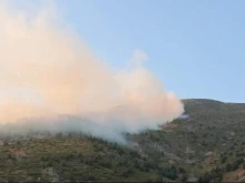 Военен хеликоптер се включи в гасенето на огнения ад над село Антон