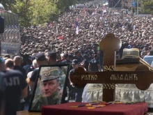 С военни почести в Сърбия погребаха Ратко Младич