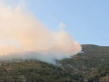 Отново се включи военен хеликоптер в гасенето на големия пожар над село Антон