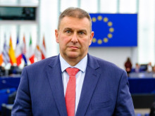 Евродепутатът Емил Радев с предложения срещу незаконния трафик на оръжия в ЕС