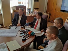 Министър Шишков: АМ "Хемус" ще се строи със същите фирми, но спираме с авансовите плащания