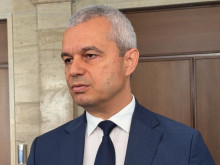 "Възраждане" иска Йотова да се откаже от изборите и да подаде оставка