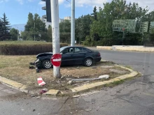 Инцидент с автомобил на булевардите "Гешов" и "България"