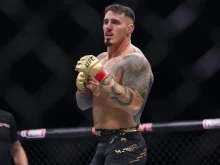 Шампионът на UFC в тежка категория оваканти титлата