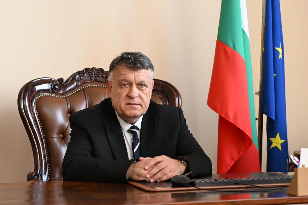 Образователният министър: Бъдете любопитни и не се страхувайте да грешите