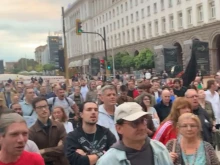 Триъгълникът на властта отново кипна: Протестиращи искат оставката на кабинета "Радев"