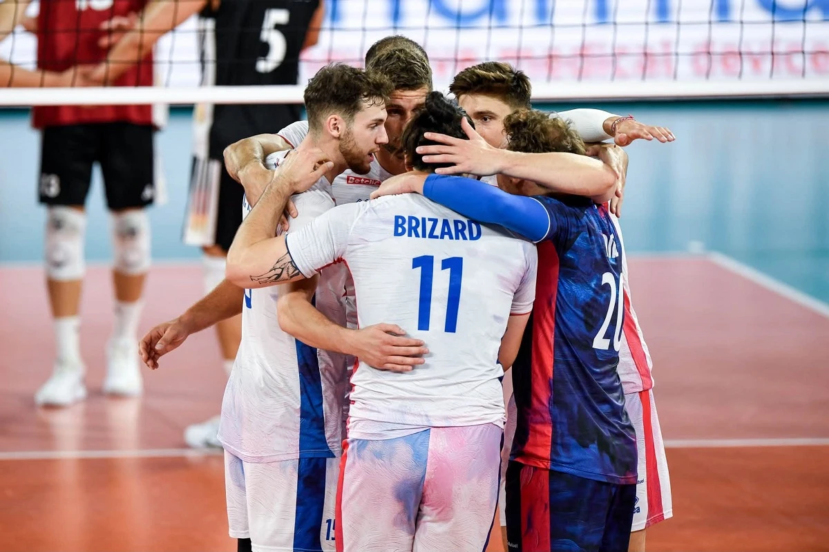Интригуващи и завързани двубои се играха снощи на Евроволей 2026