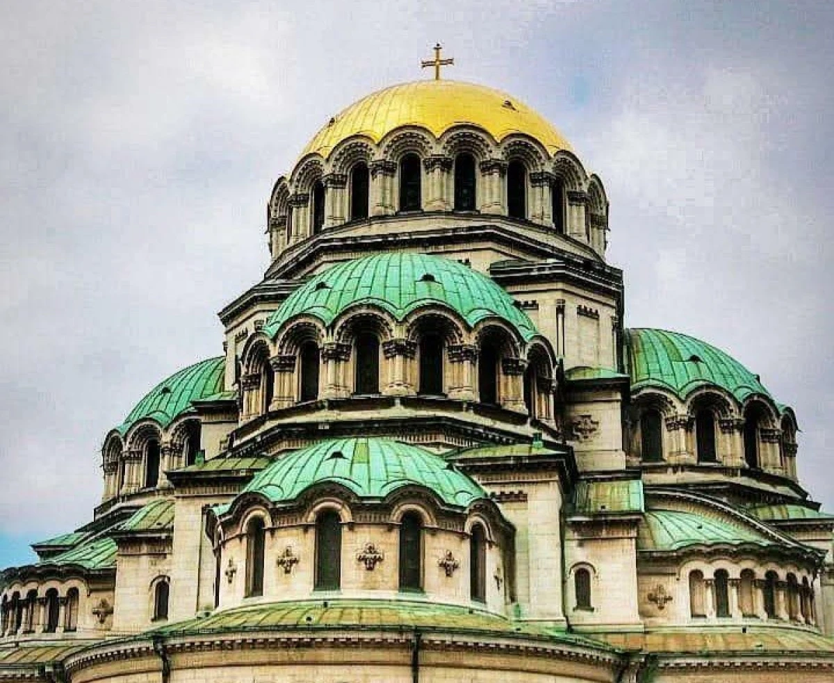 Въвеждат ограничения за паркиране около храм-паметника "Св. Александър Невски"