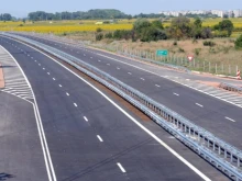 Катастрофа с преобърнат автомобил затрудни движението по АМ "Хемус"