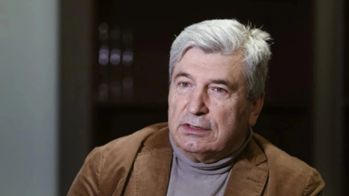 Илиян Василев: Правителството се страхува да бръкне в джоба на "Лукойл", в момента най-много печелят рафинериите и търговците