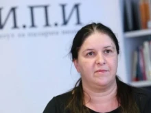 Зорница Славова: Българските ученици прекарват над 2 часа от учебното време в телефони, липсва забрана за тях на много места у нас
