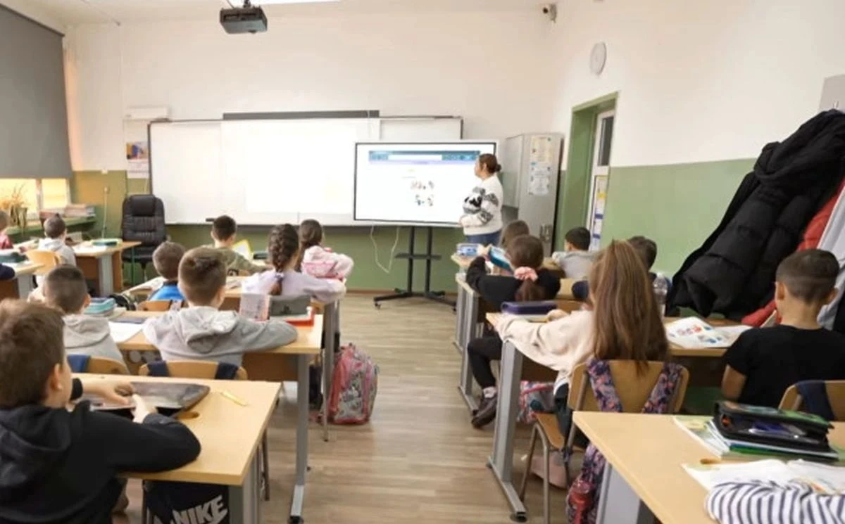 МОН представя предложения за по-строги мерки в класната стая