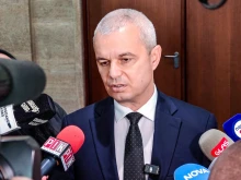 Костадинов за мерките срещу горивата: Вземат пари от гражданите, за да им ги върнат като помощи