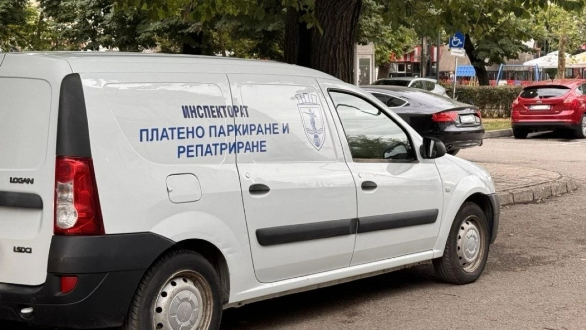 Специализираното звено "ИООРС" в Русе търси двама служители за сектор "Платено паркиране и репатриране"