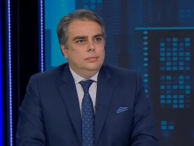 Асен Василев определи мерките на правителството като "бавни и неефективни" : Хората ще получат по една туба бензин с грижа