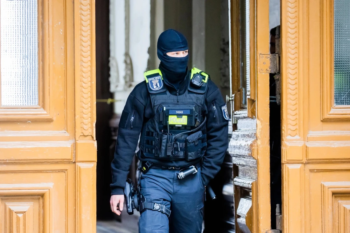 Bild: Извършен е обиск в дома на сътрудник на водещия кандидат на "Алтернатива за Германия" в Берлин