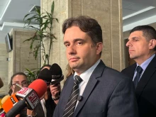 Божанов: Посланикът ни в ОАЕ, който е отзован заради поръчките за мантинели, е назначен от Радев