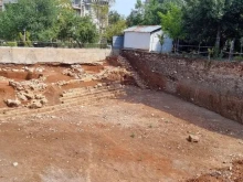 Под бетона спи история: Граждани скочиха за спасението на Могиланската могила във Враца
