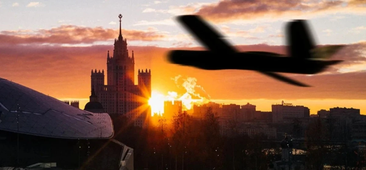Масирана атака с дронове срещу Москва и областта, горят пожари в складове и нефтопреработвателен завод