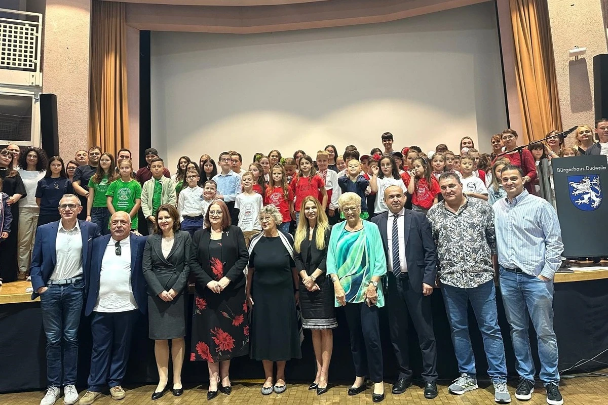 Близо 40 000 български деца зад граница започват учебната година