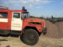 Пожар избухна близо до жилищен блок в Гълъбово