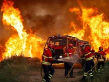 Голям пожар край Перпинян, близо 200 пожарникари се борят със стихията