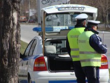 Вижте къде полицаите ще ви дебнат за включени фарове