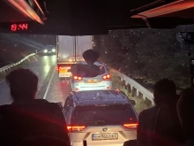 Зверското задръстване в Кресненското дефиле продължава, за час се минават едва 4 км